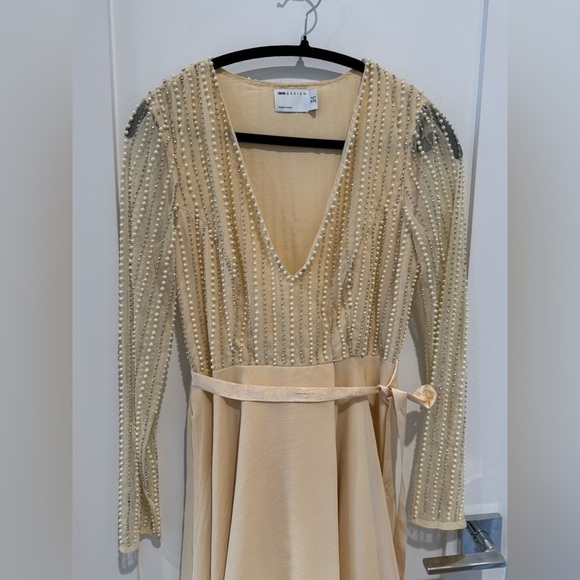 ASOS DESIGN Womens Linear Embellished Bodice Mini Dress Cream SIZE 4 pearls - Picture 10 of 13